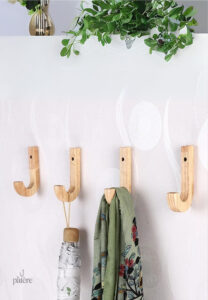 Patère en bois J Relevé pour rangement pratique et élégant