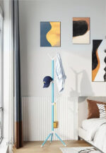 Porte manteau sur pied bleu en finition blanche