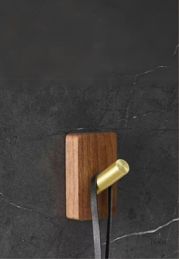 Patère design doré pour salle de bain, porte manteau élégant