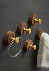 Porte manteau salle de bain, design moderne en pic doré