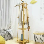 Porte manteau design avec étagères pour accessoires