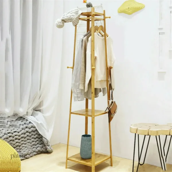 Porte manteau design avec étagères pour accessoires