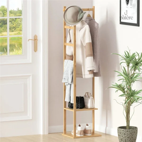 Porte manteau pratique en bois clair pour rangement