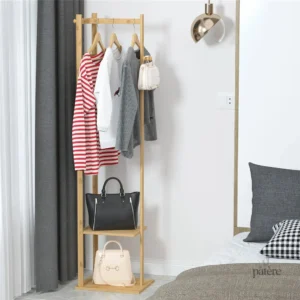 Support mural en bois clair pour accessoires de bain
