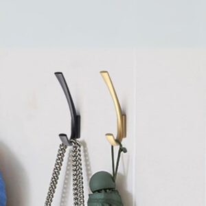 Patère murale noire avec design en boucle pour accrochage pratique