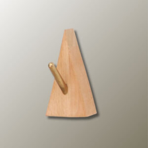 Patère en bois clair Triangle Retourné, design moderne