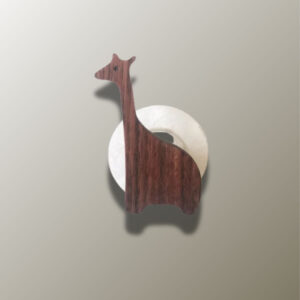 Porte manteau enfant girafe en bois coloré