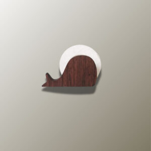 Porte manteau enfant en bois en forme de baleine