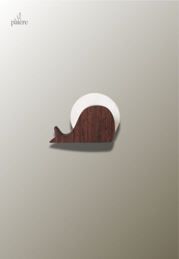 Porte manteau enfant en bois en forme de baleine