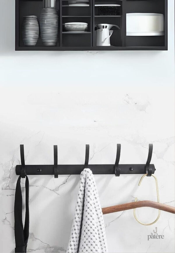 Porte manteau mural design avec crochets pratiques