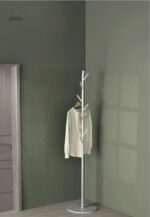 Porte manteau sur pied design arbre gris avec base noire