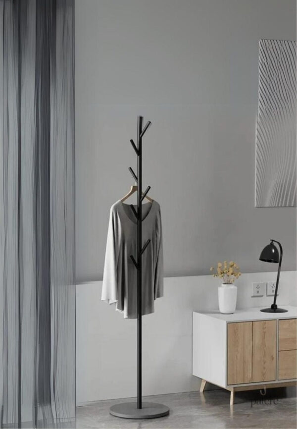 floor-to-floor-bedroom-light-luxury-rock-plate-base-metal-ogbdwl-1 Porte manteau sur pied design arbre noir avec base grise