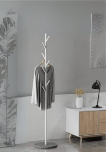 Porte manteau sur pied design arbre doré sur base noire