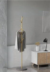Porte manteau sur pied design arbre doré, base grise