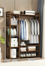 Meuble porte-manteau en bois aéré pour chaussures