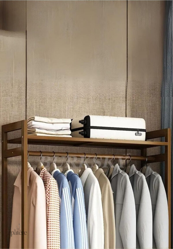 Porte-manteau en bois pour chaussures, design aéré et pratique