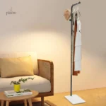 Porte manteau design noir sur socle blanc