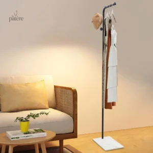 Porte manteau design noir sur socle blanc