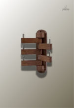 Porte manteau mural en bois foncé, design pivotant