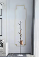 Porte manteau sur pied design arbre noir sur base blanche