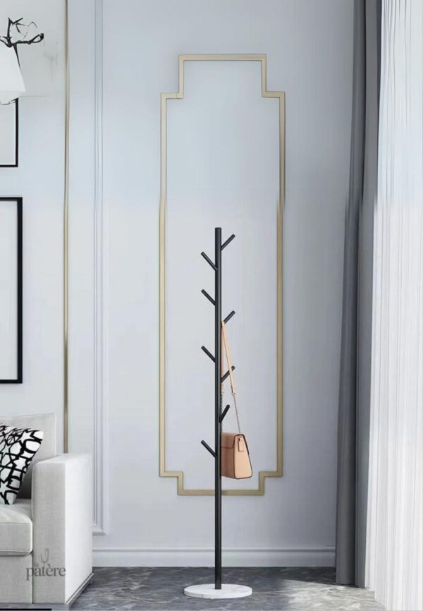 Porte manteau sur pied design arbre noir sur base blanche