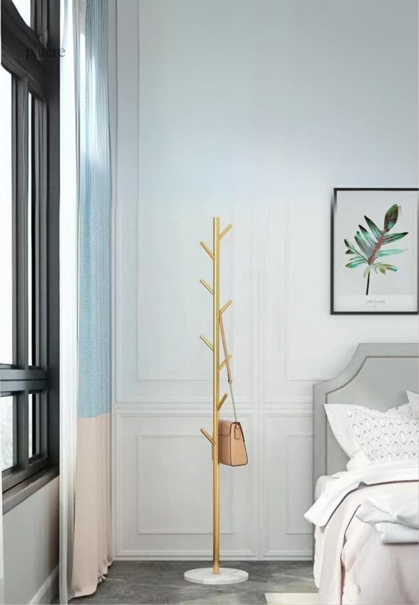Porte manteau design arbre doré sur base blanche