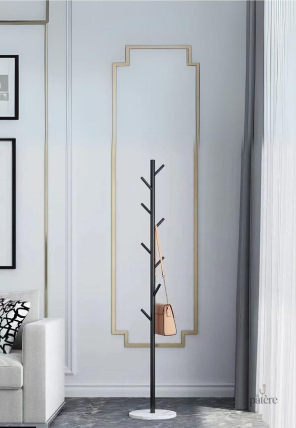 Porte manteau sur pied design arbre noir sur base blanche