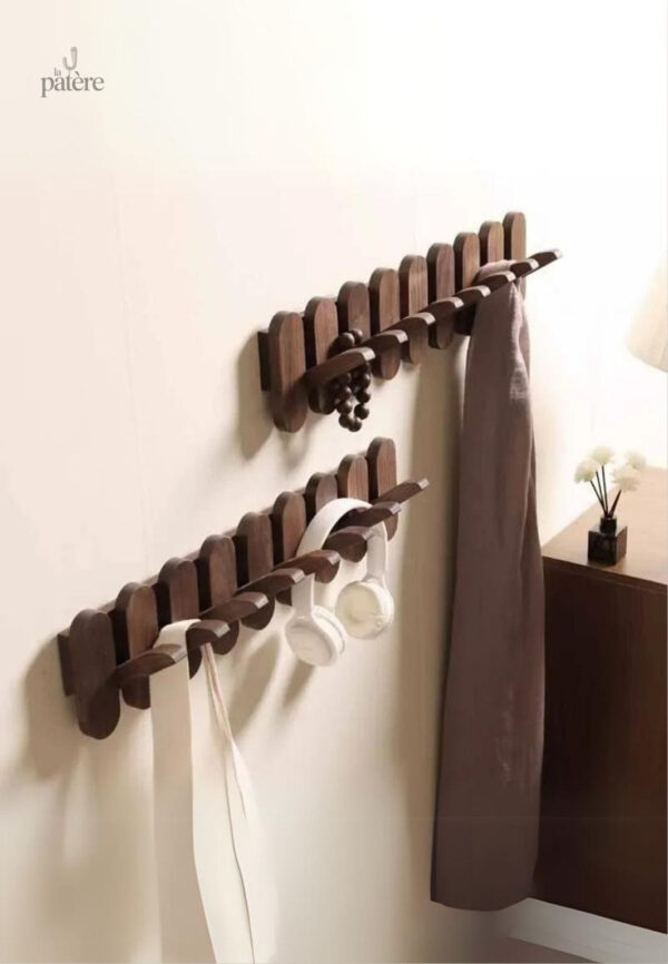 Porte manteau en bois avec crochets ronds pour un style moderne