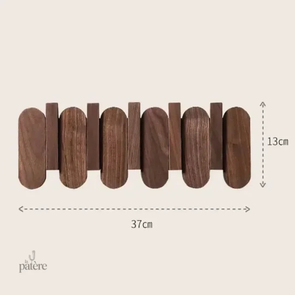 Porte manteau contemporain en bois, fonctionnalité et esthétisme