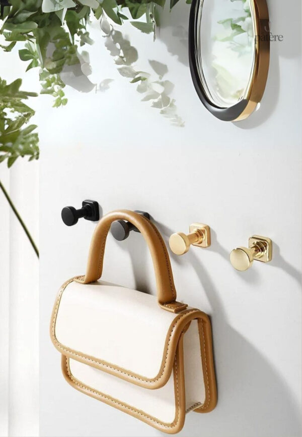 Porte manteau mural avec finition brillante et doubles crochets