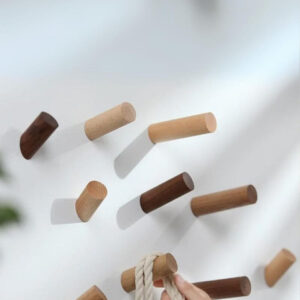 Porte-manteau en bois, design simple et fonctionnel