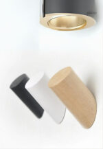 Patère porte manteau en bois blanc au design moderne et épuré