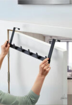 Porte-manteau noir moderne pour rangement optimisé