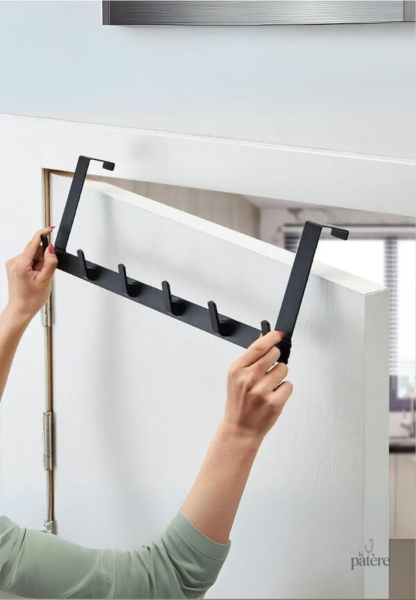 Porte-manteau noir moderne pour rangement optimisé