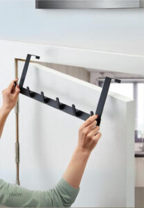 Porte manteau pratique en finition blanche pour entrée
