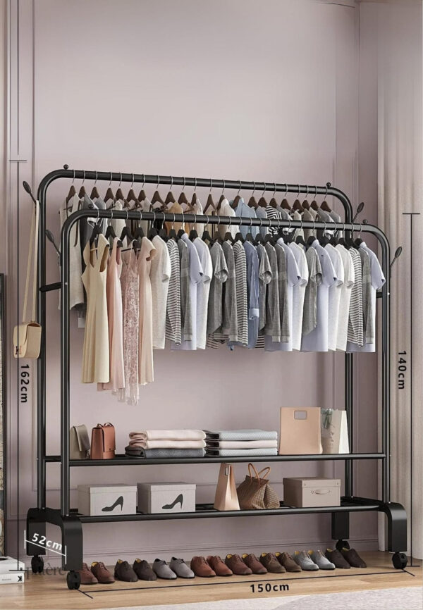 Meuble porte-manteau et chaussures sur roulettes noires