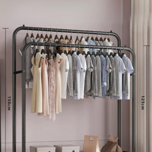 Meuble porte-manteau et chaussures noir sur roulettes