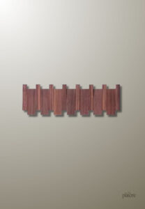Porte manteau mural en bois foncé avec 6 patères design