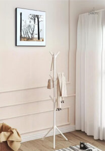Porte manteau sur pied mini blanc élégant et pratique
