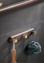 Porte manteau mural en bois pour salle de bain 3 points