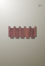 Porte manteau mural design en bois foncé avec 4 patères