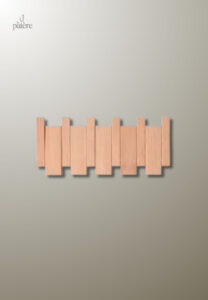 Porte manteau mural en bois clair avec 4 patères design