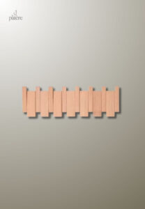 Porte manteau mural en bois clair avec 6 patères design