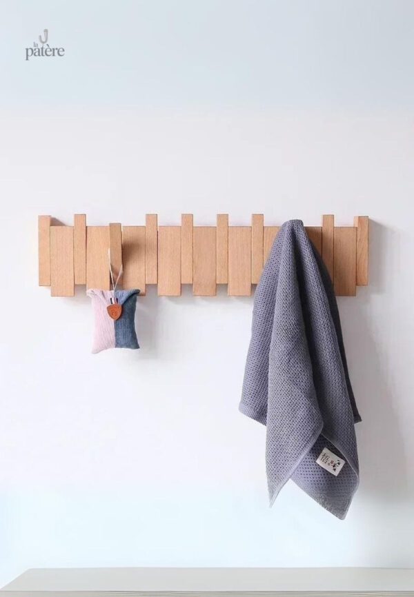 Porte manteau design en bois clair, 6 crochets pratiques