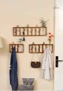 Porte manteau mural petit en bois clair style floral