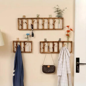 Porte manteau mural petit en bois clair style floral