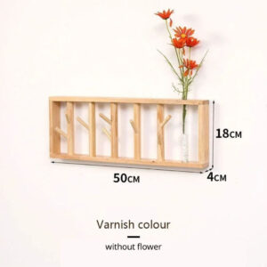 Porte manteau mural en bois clair avec motif floral