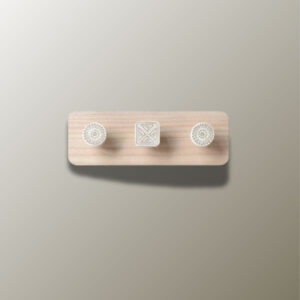 Porte manteau mural artisanal 3 points en bois