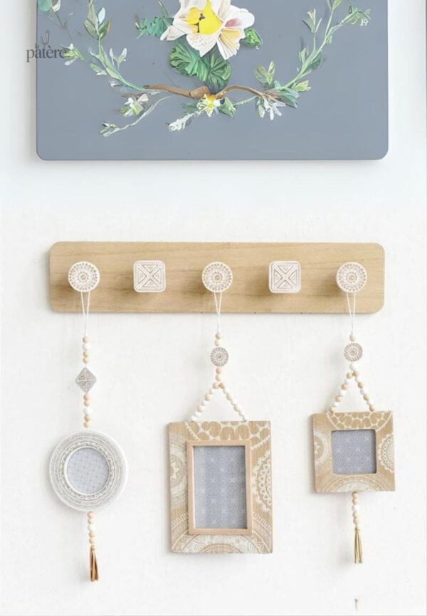 Porte manteau mural artisanal avec 4 crochets décoratifs